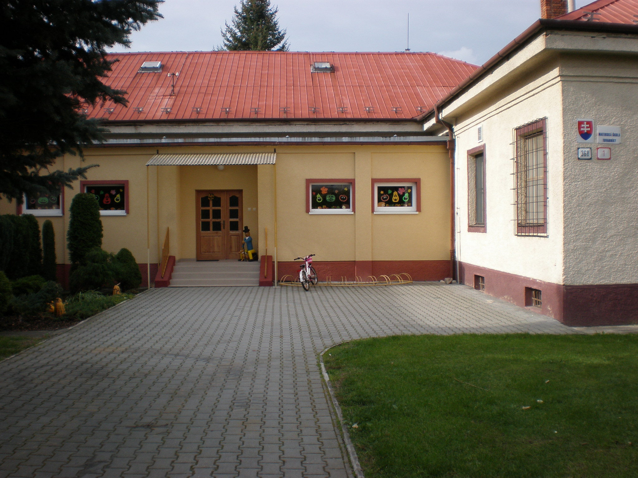 Fotogaléria Nové detské ihrisko v MŠ (7) Nové detské ihrisko v MŠ